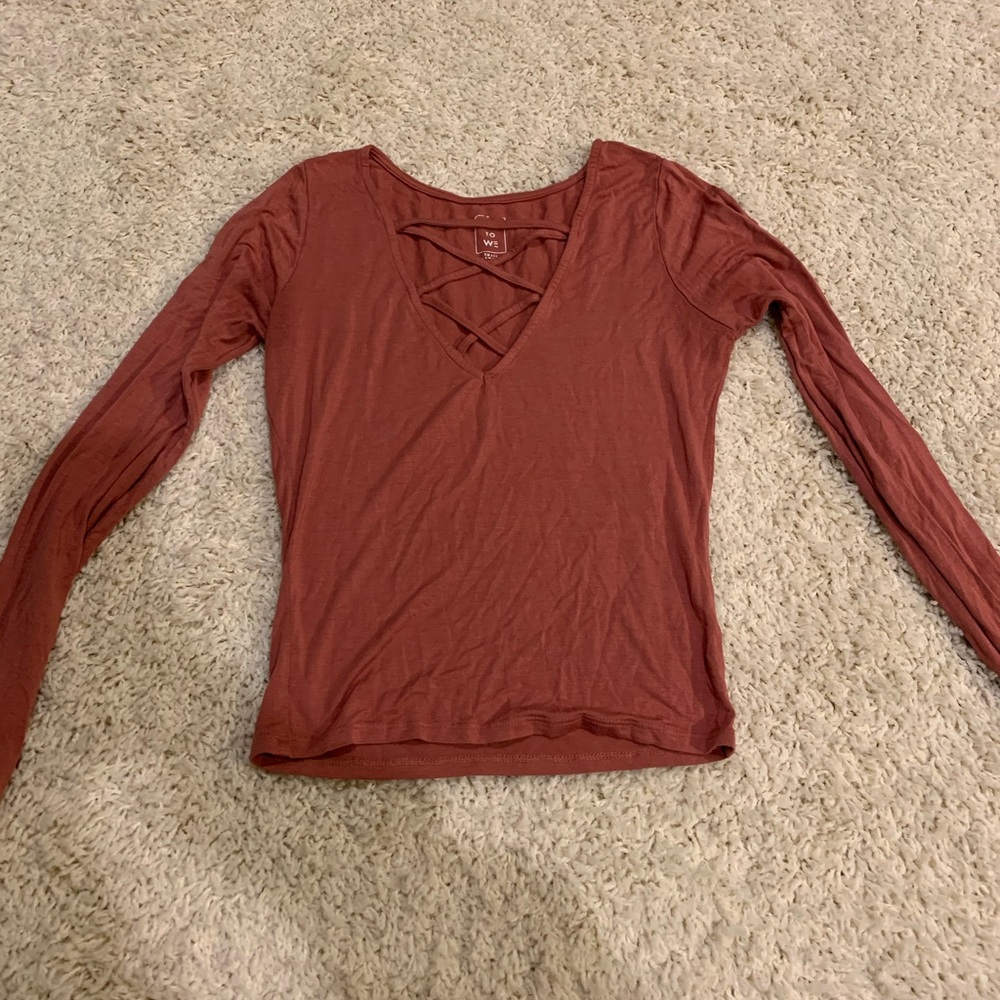 Long sleeve tight fitting cropped tee